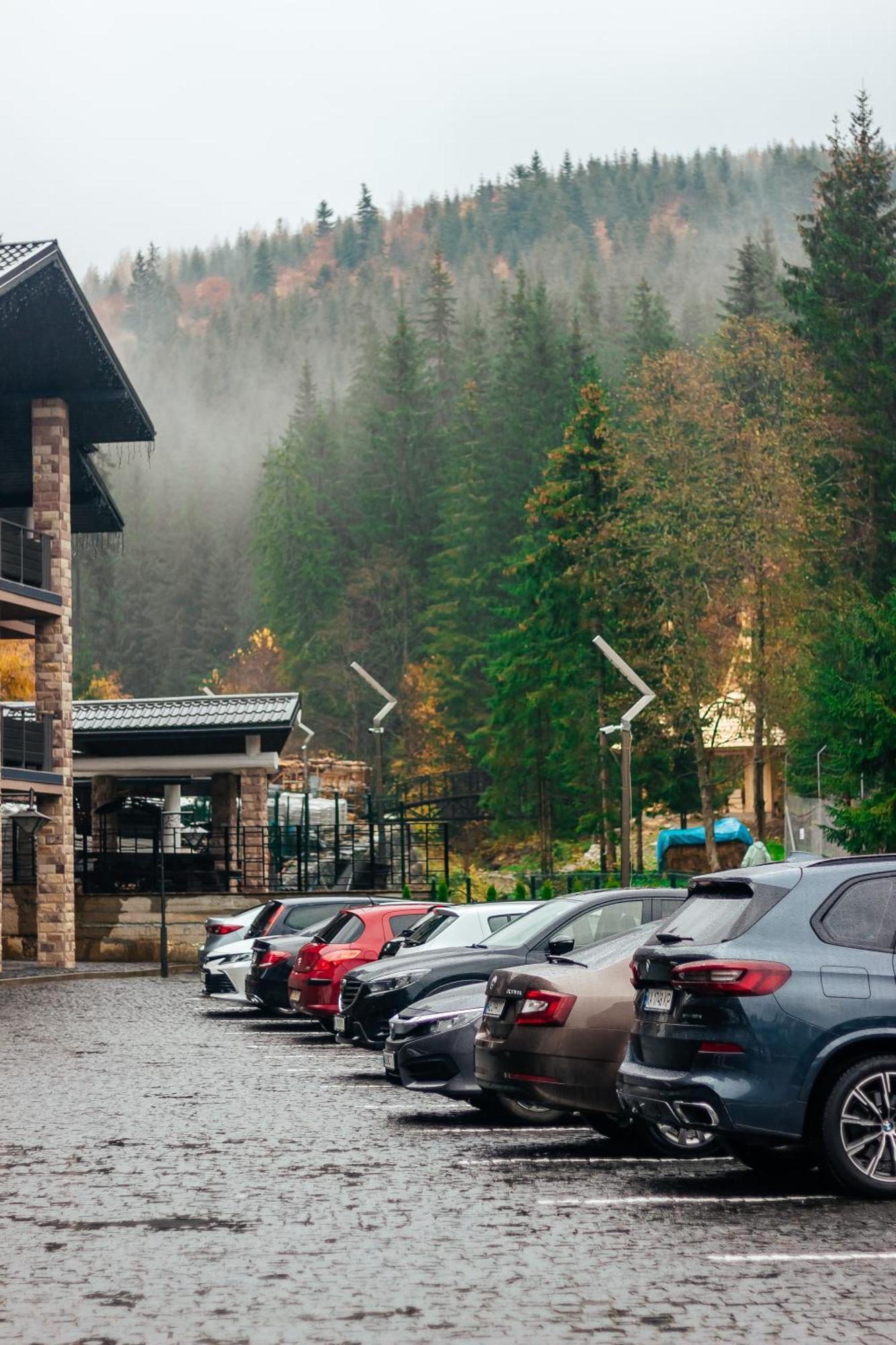 Westhills Cottage Town & Spa Bukovel Exteriör bild