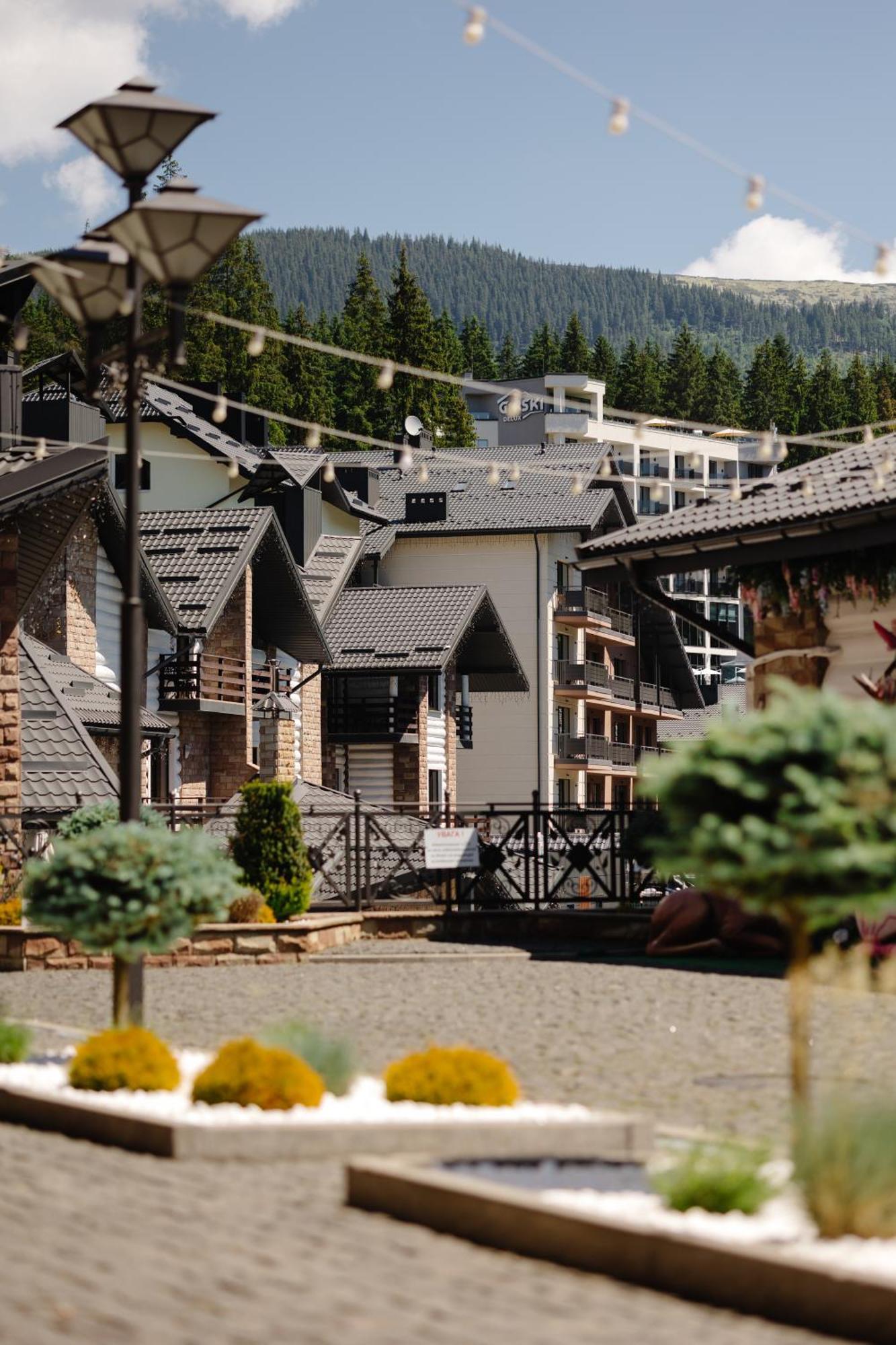 Westhills Cottage Town & Spa Bukovel Exteriör bild