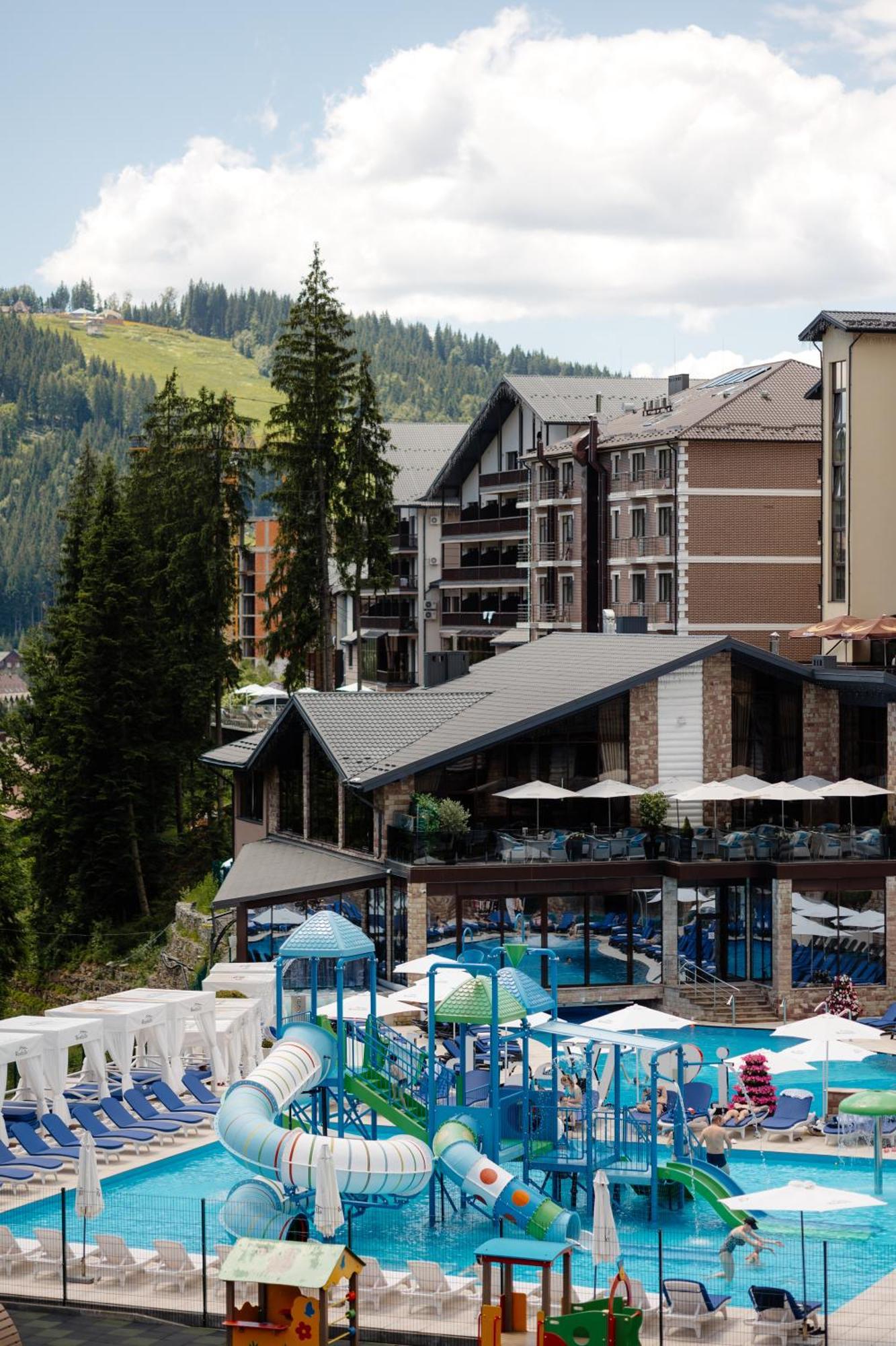 Westhills Cottage Town & Spa Bukovel Exteriör bild